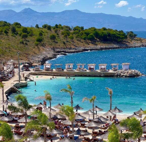 Habitació Triple Estàndard, Mucobega