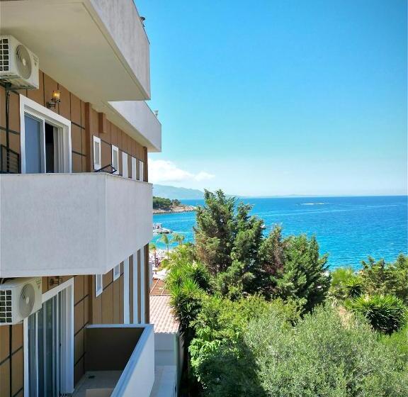 Habitació Triple Estàndard, Mucobega