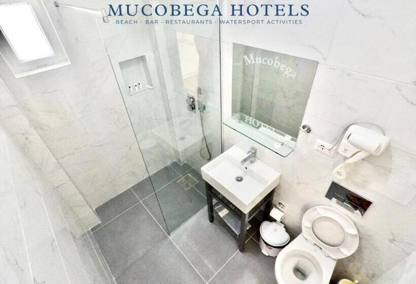 Habitació Triple Estàndard, Mucobega