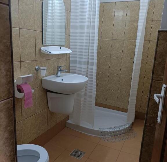 バスルーム共同エコノミー4人部屋, Pensiunea Margaritar