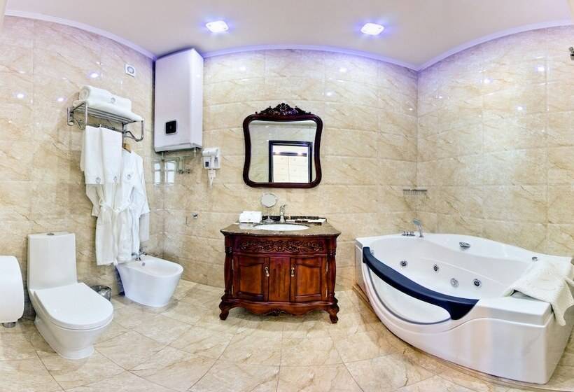 سوییت, Plaza Hotel Bishkek