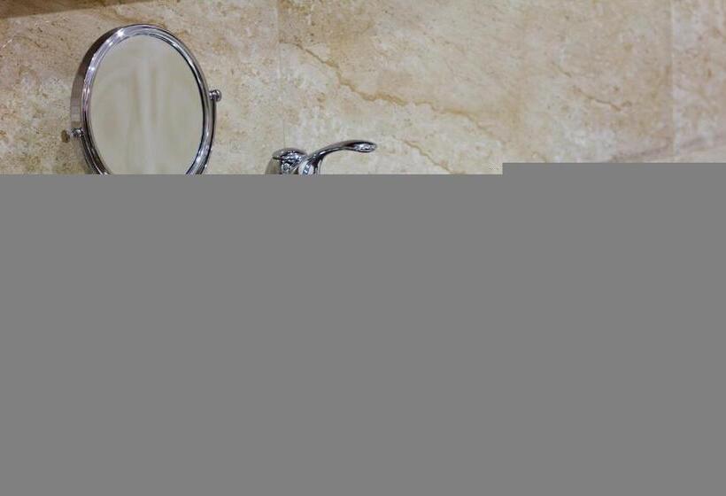 سوییت جونیور, Plaza Hotel Bishkek