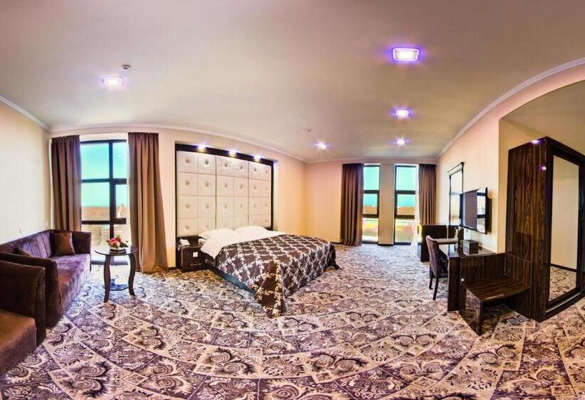 주니어 스위트, Plaza Hotel Bishkek