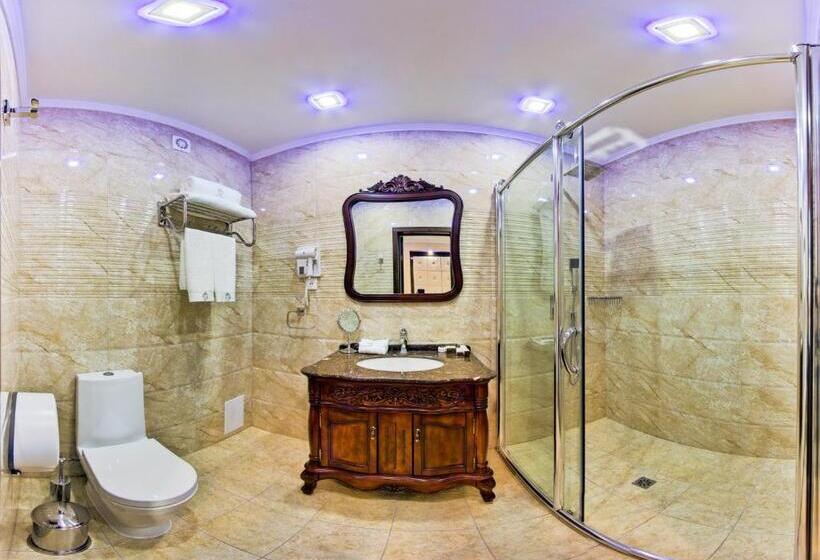 سوییت جونیور, Plaza Hotel Bishkek