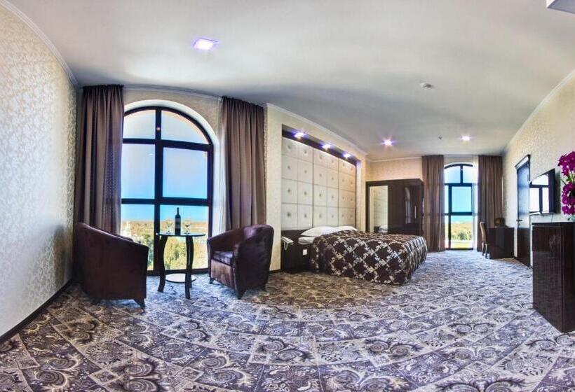 سوییت, Plaza Hotel Bishkek