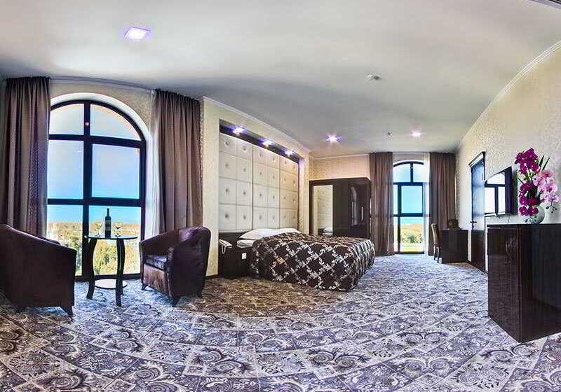 سوییت جونیور, Plaza Hotel Bishkek