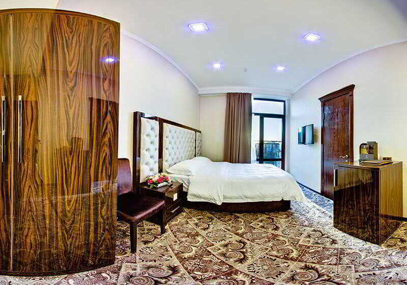 سوییت جونیور, Plaza Hotel Bishkek