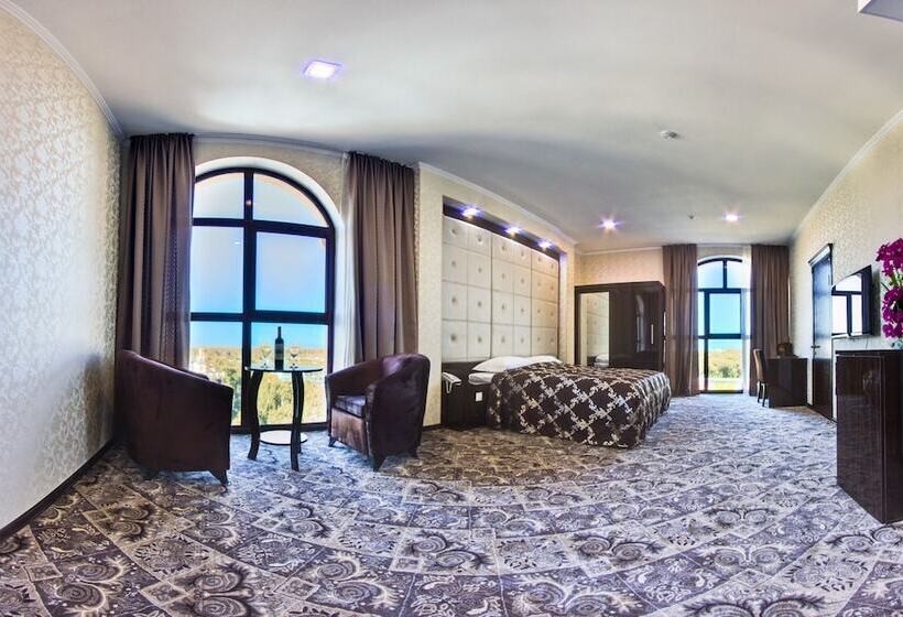 سوییت, Plaza Hotel Bishkek