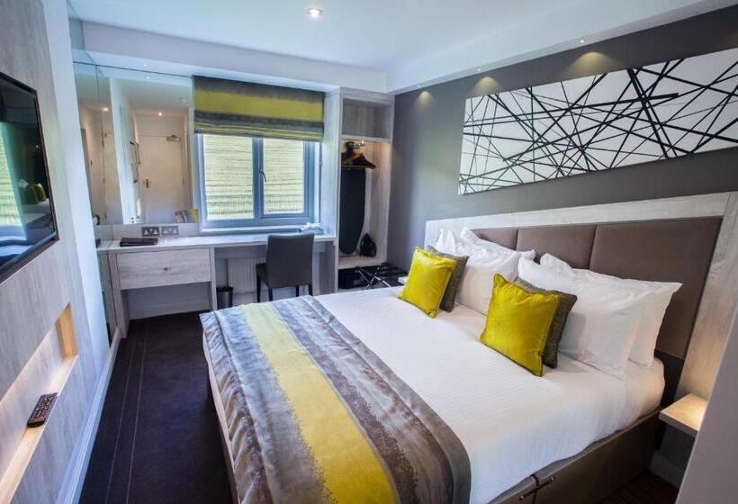 חדר דלוקס, Red Hall