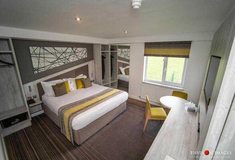 חדר דלוקס, Red Hall