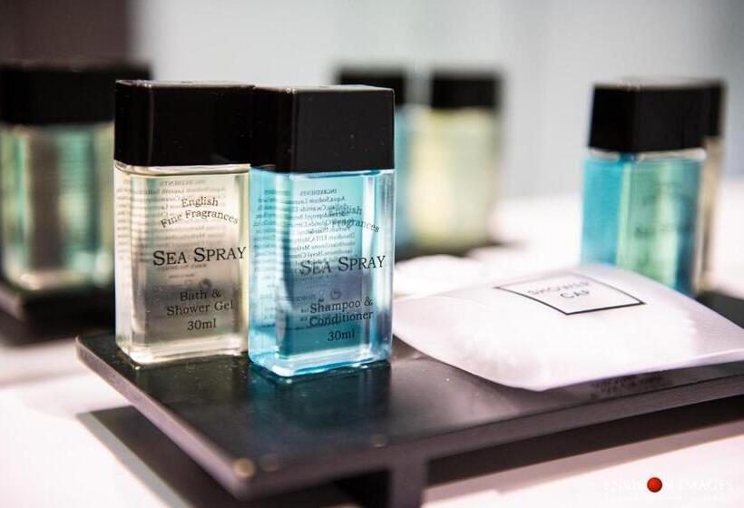 חדר סטנדרט נוף לגינה, Red Hall