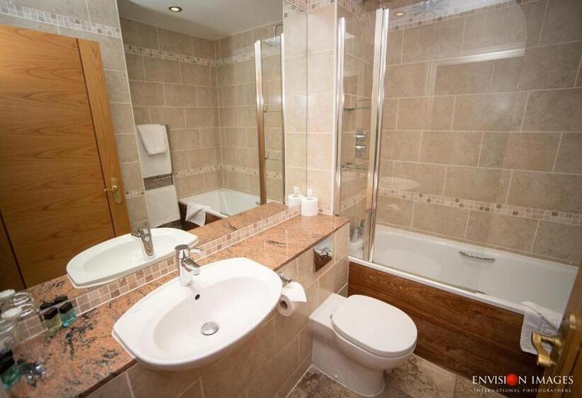 חדר בסיסי, Red Hall