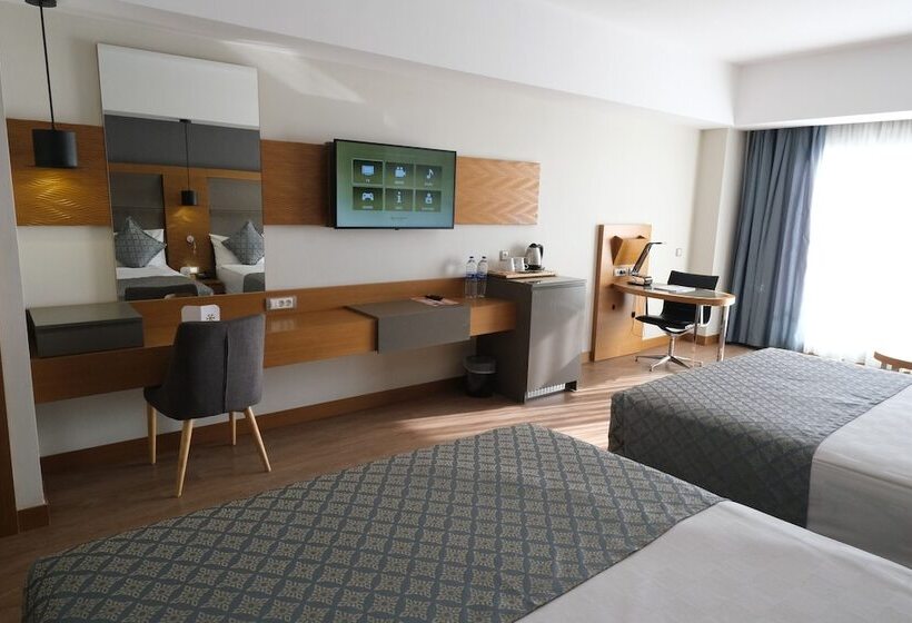 Номер Deluxe, Liberty Kuşadası   All Inclusive
