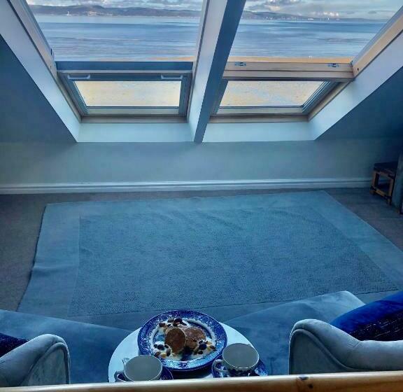 Camera Superiore Vista Mare, Tides Reach Guest House