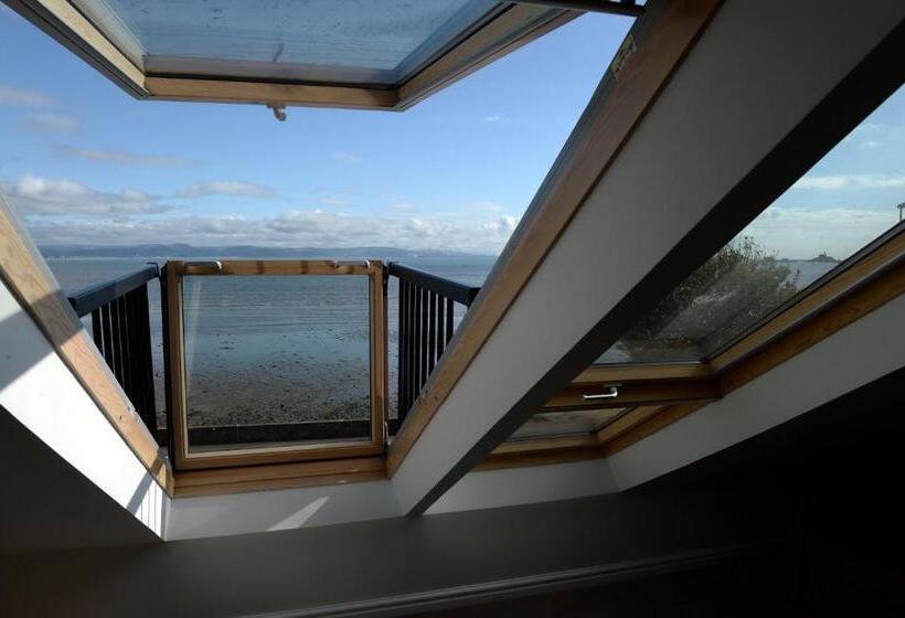 Camera Superiore Vista Mare, Tides Reach Guest House