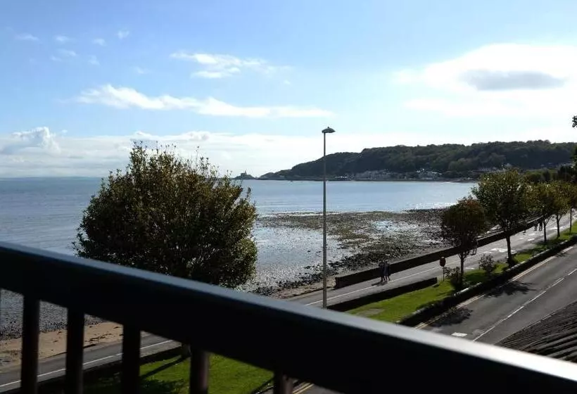 اتاق سوپریور با چشم‌انداز دریا, Tides Reach Guest House