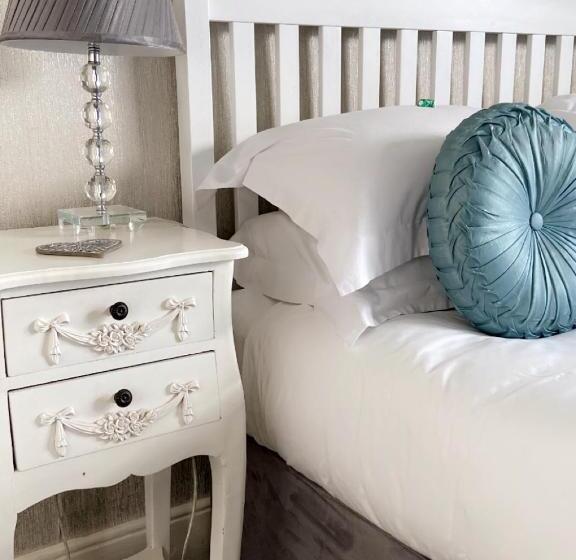 Quarto Estandar, Tides Reach Guest House