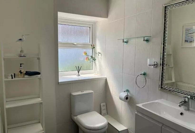 اتاق لوکس, Tides Reach Guest House