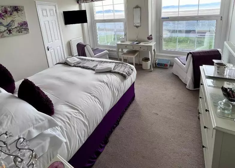 اتاق لوکس با چشم‌انداز دریا, Tides Reach Guest House
