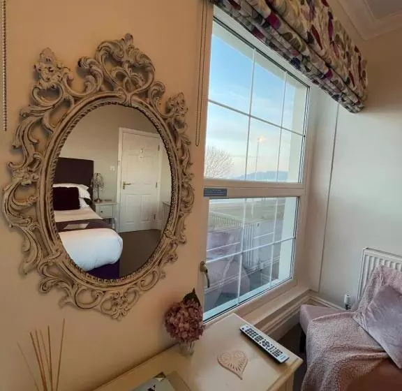 اتاق لوکس با چشم‌انداز دریا, Tides Reach Guest House