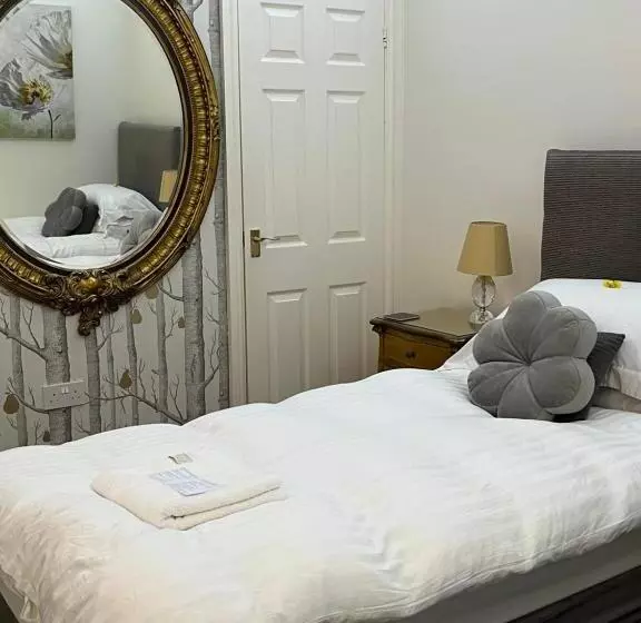 سوییت, Tides Reach Guest House