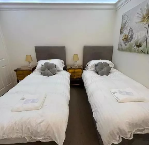 سوییت, Tides Reach Guest House