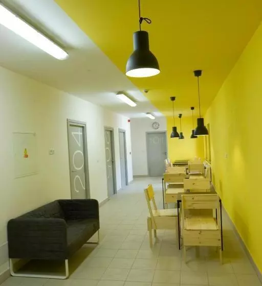 ルームシェアのワンベッド, Hotel U Zlatého Kohouta