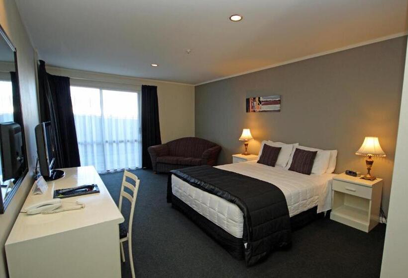 标准工作室, Champers Motor Inn