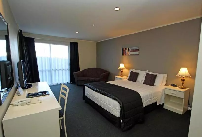 スタンダードスタジオ, Champers Motor Inn