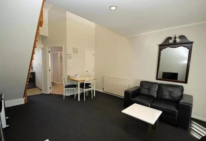 ２ベッドルームアパートメント, Champers Motor Inn