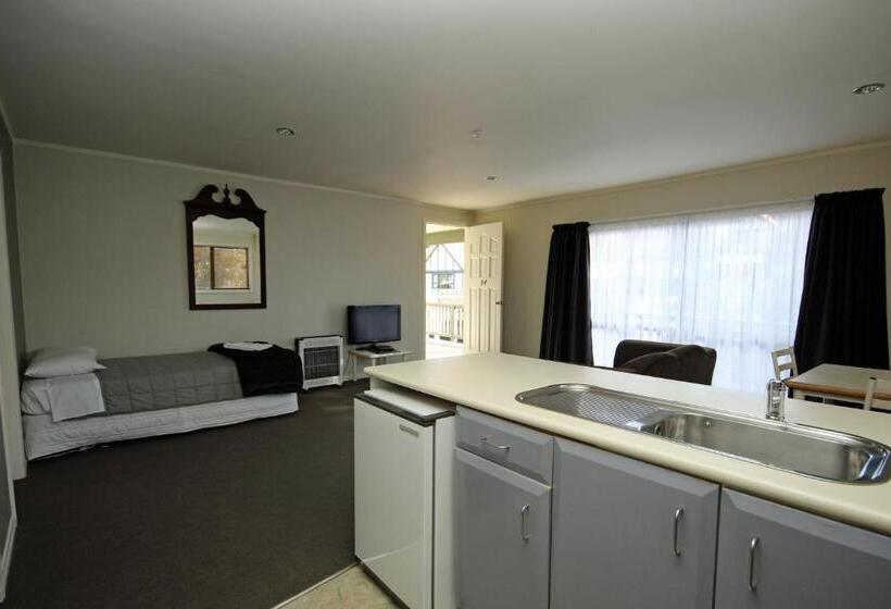 סוויטה אקזקיוטיב, Champers Motor Inn