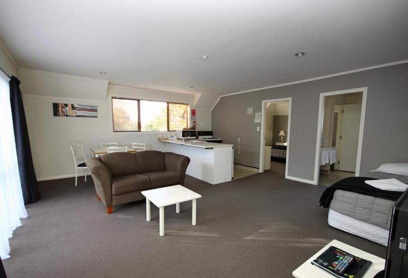 סוויטה אקזקיוטיב, Champers Motor Inn