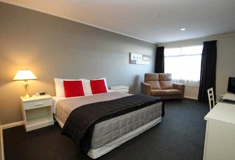 标准工作室, Champers Motor Inn