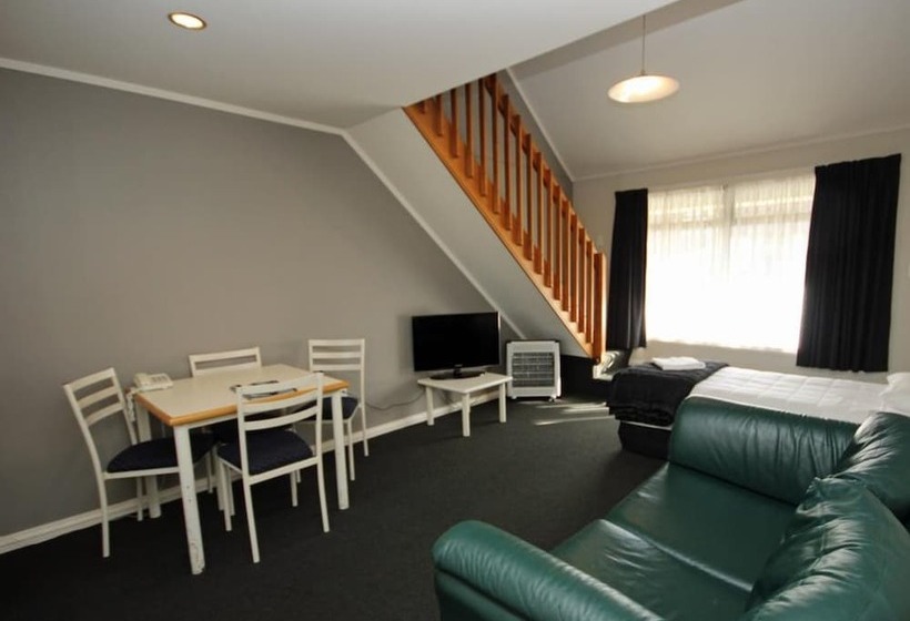 דירת חדר, Champers Motor Inn