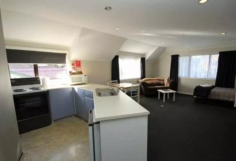 ２ベッドルームアパートメント, Champers Motor Inn