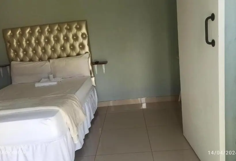 バス共有のスタンダードルーム, Jollys Park Guesthouse
