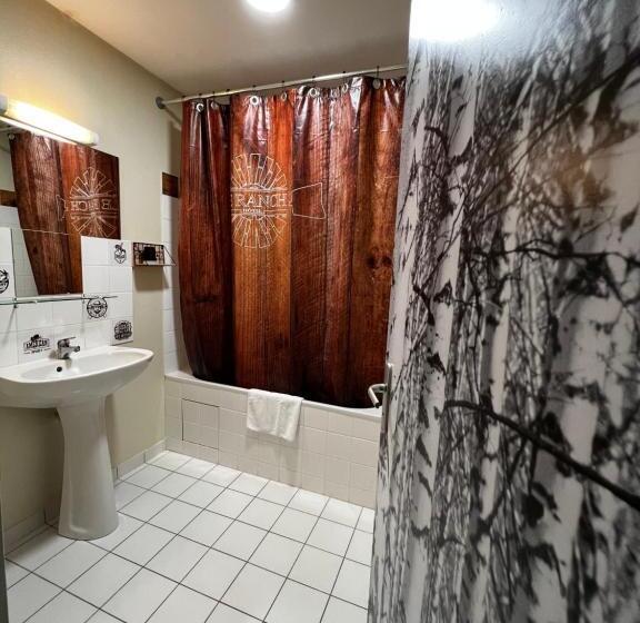 غرفة قياسية ثلاثية, Le Ranch