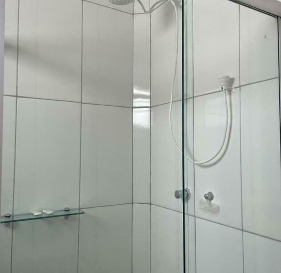 غرفة قياسية فردية, Mauri Center