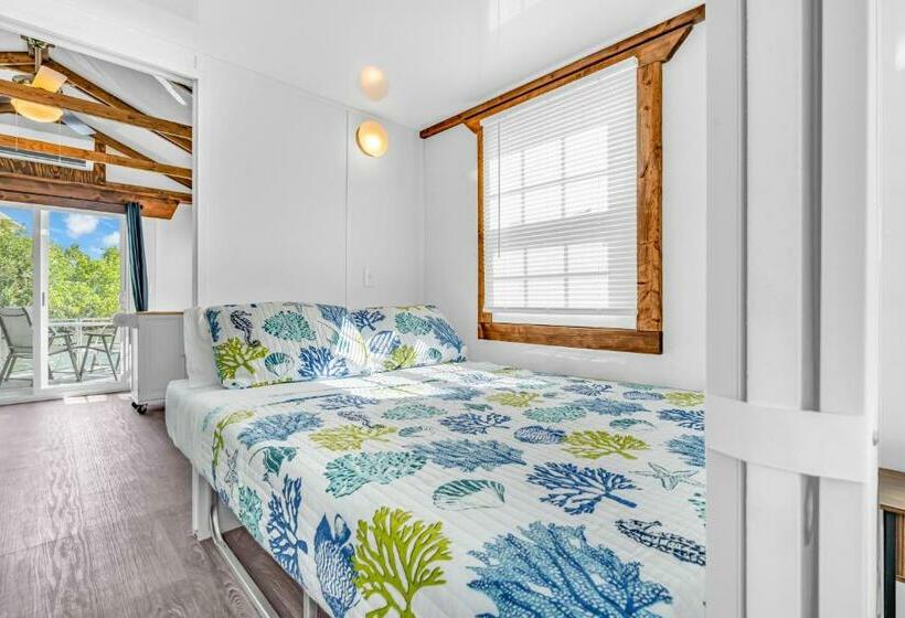 デラックスバンガロー, Aqua Lodges At Coconut Cay Rv And Marina