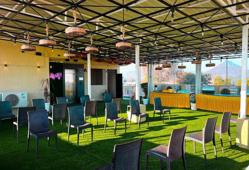 高级大房间, The कस्तूरी