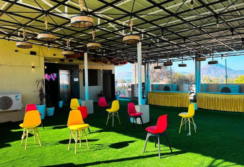 四人高级间, The कस्तूरी