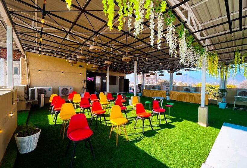 可观山景的小型套房, The कस्तूरी