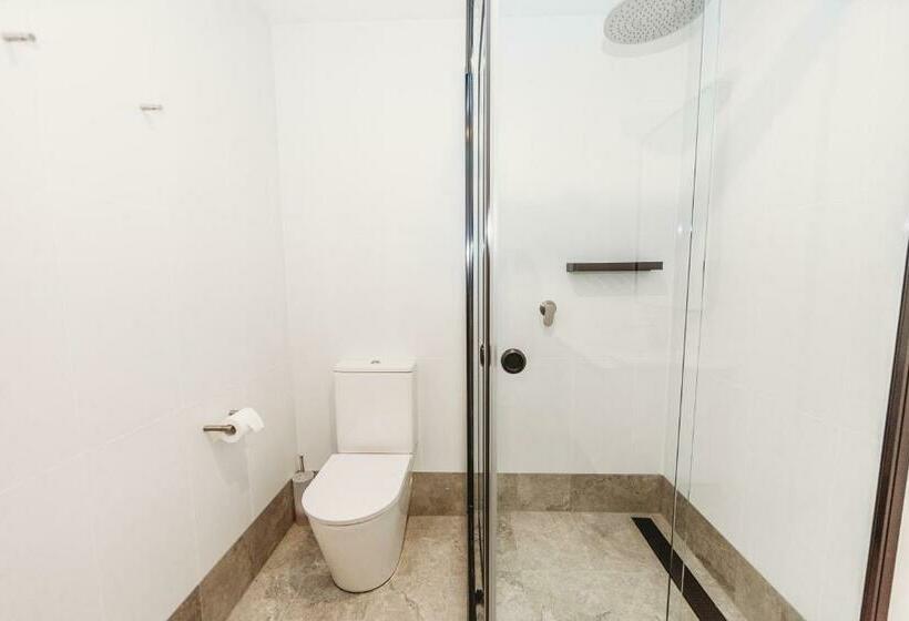 חדר דלוקס, The Albion