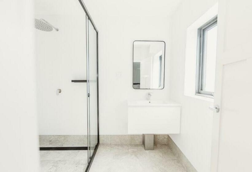 חדר דלוקס, The Albion