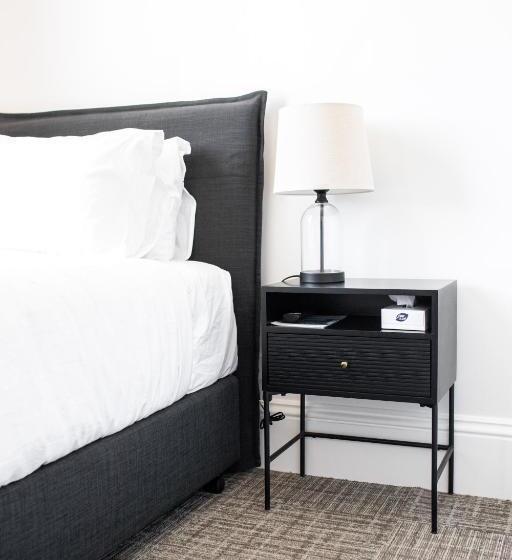 דירת חדר, The Albion