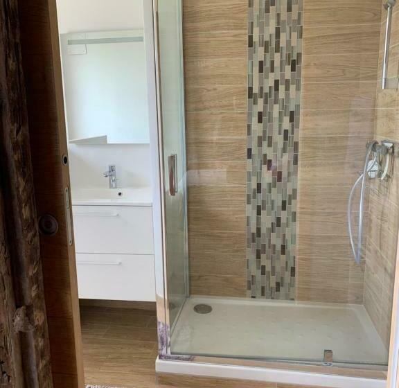 غرفة قياسية, La Grange D Ave