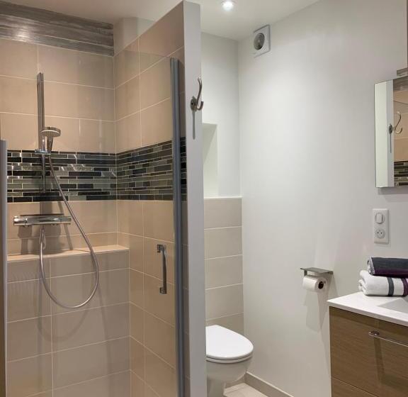 غرفة قياسية, La Grange D Ave