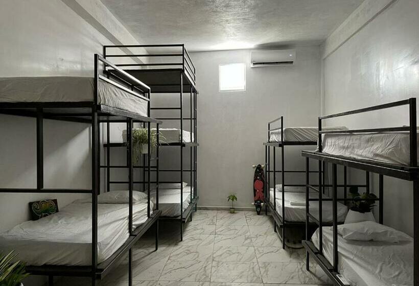 共用房间的床, Rincon Dorms