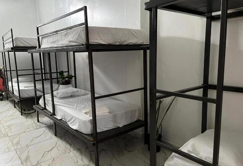 تختخواب در اتاق مشترک, Rincon Dorms