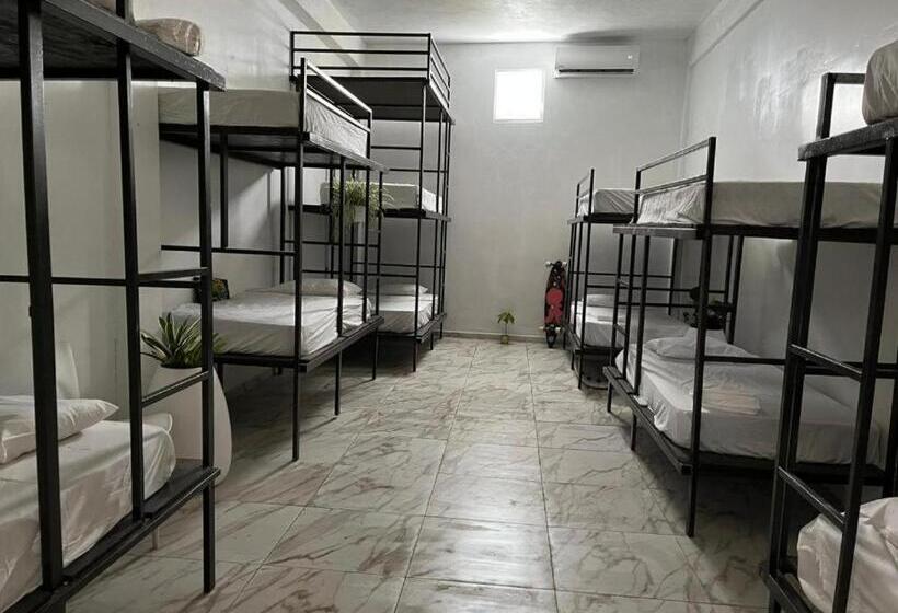 共用房间的床, Rincon Dorms